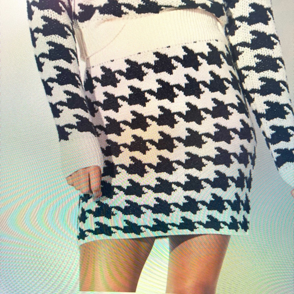 Brand New with out tag Vylette Houndstooth Sweater Skirt